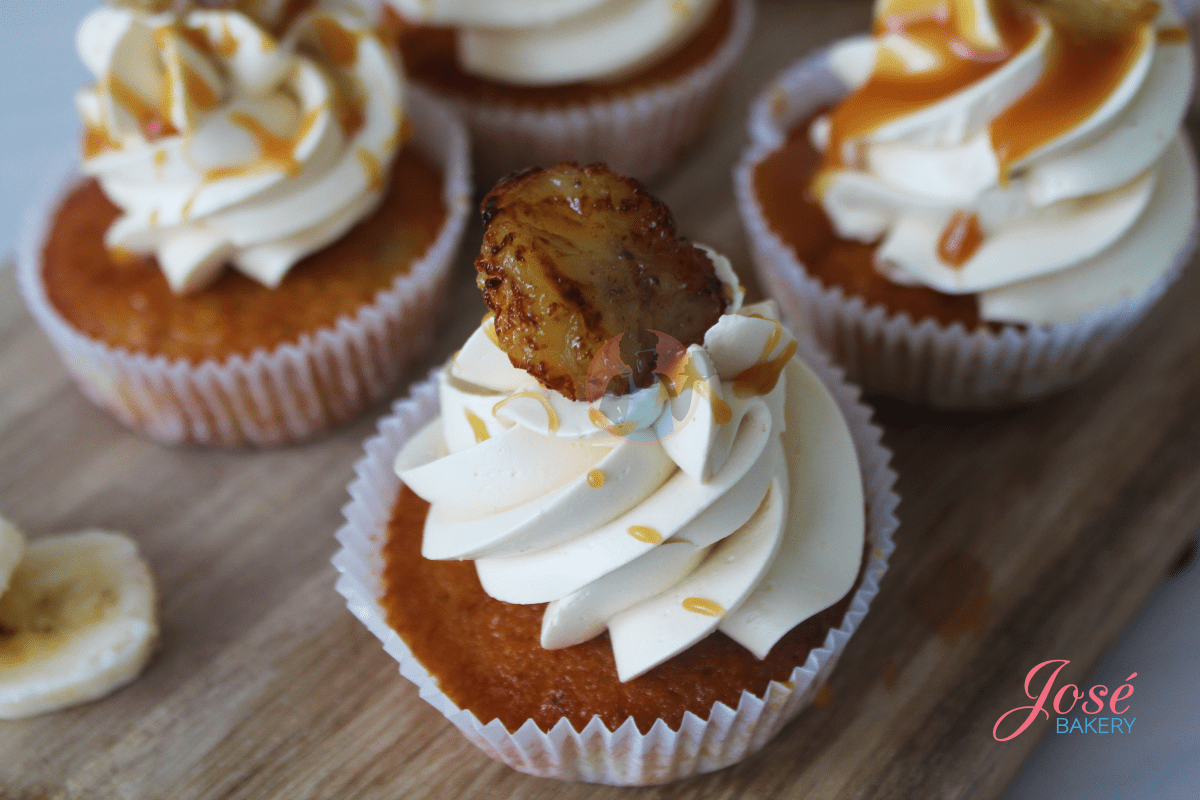 Banaan cupcakes met gezouten caramel topping