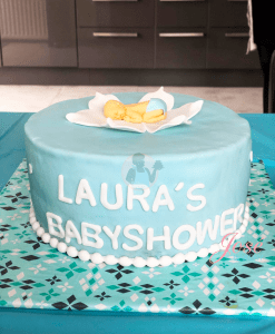 Babyshower taart baby in een bloem 16 personen bestellen